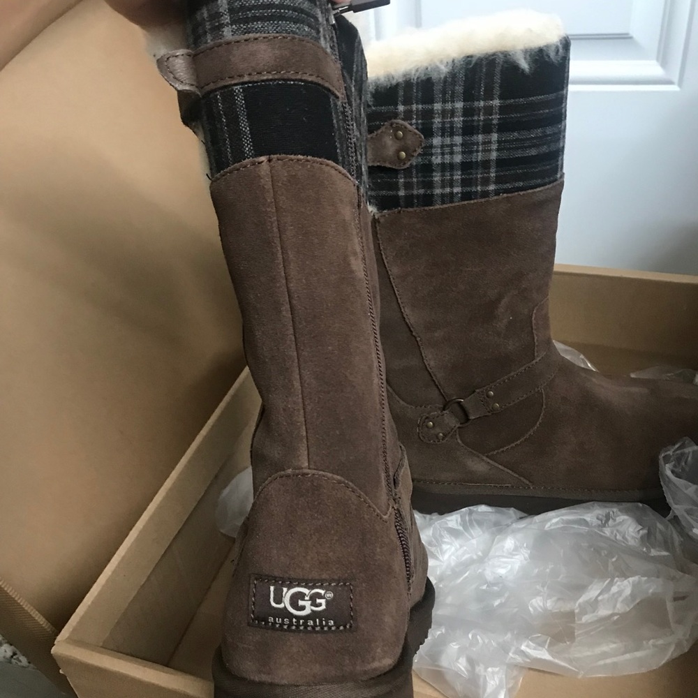 UGG Maura  Boots In chocolate Color
New - Picture 6 of 8